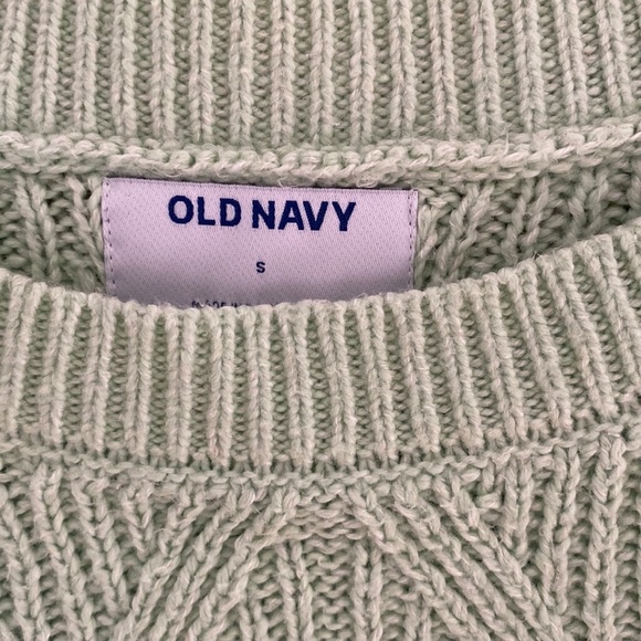 Like new green Old Navy Sweater - Picture 2 of 3